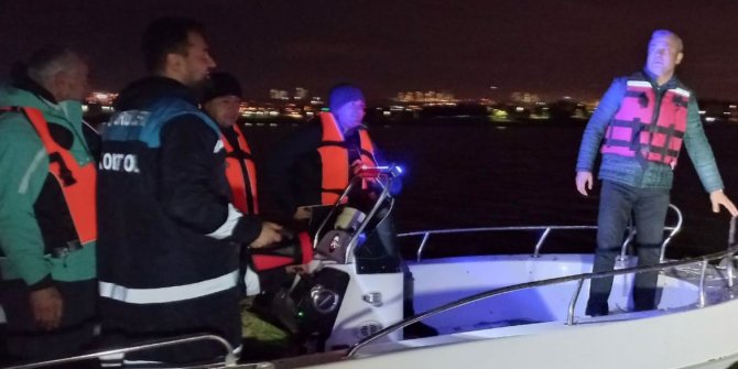 Yasa dışı avlanan balıklar, Mogan Gölü'ne geri bırakıldı