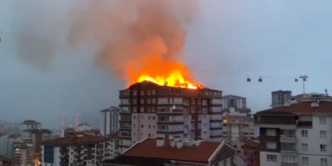 Ankara'da 10 katlı binanın çatısında yangın; 8 kişi dumandan etkilendi