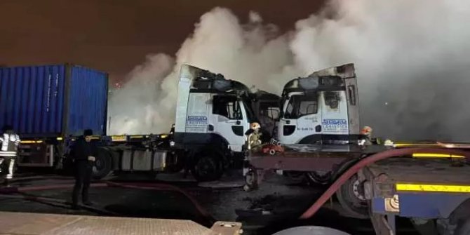 Beylikdüzü'nde 4 TIR yandı