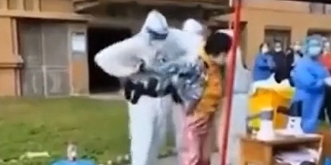 Çin'den sokak ortasında müstehcen zulüm