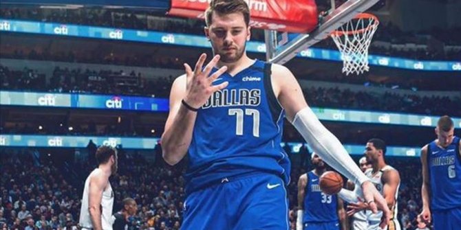 NBA'de Luka Doncic "triple-double" yaptı Mavericks kazandı