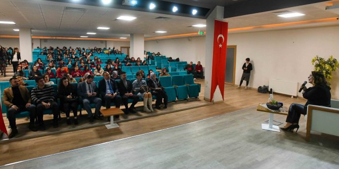 Büyükşehir Belediyesi oyuncu ve yönetmen Seren Fosforoğlu’nu Başkentlilerle buluşturdu