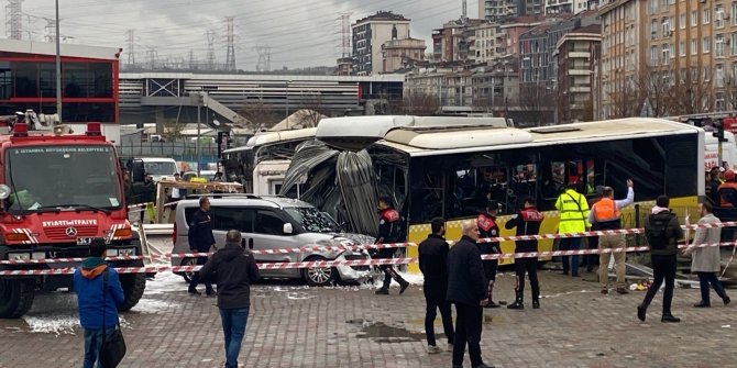 İstanbul'da tramvay ve otobüs çarpıştı