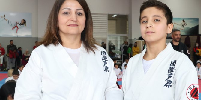 Sokakta uğradığı tacizden sonra oğluyla birlikte karateci oldu