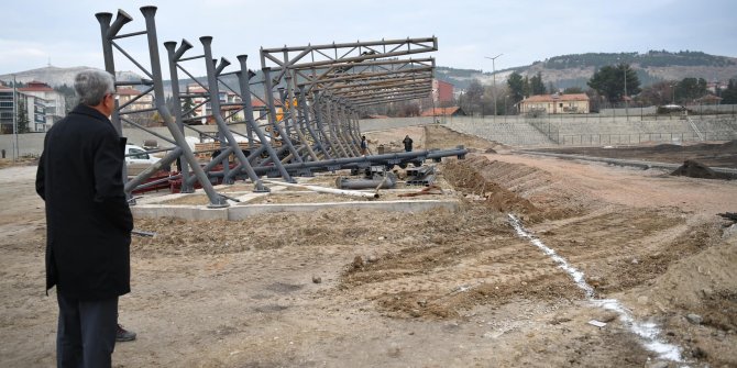 Beypazarı Belediye Başkanı Kaplan şehir stadında incelemelerde bulundu