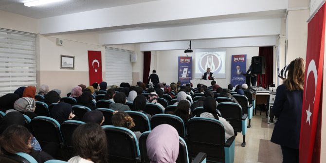 Sincan Belediye Başkanı Murat Ercan İmam Hatip Lisesi öğrencileriyle bir araya geldi