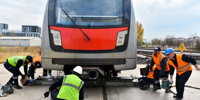 EGO Genel Müdürlüğü raydan çıkan treni kurtarma tatbikatı uyguladı