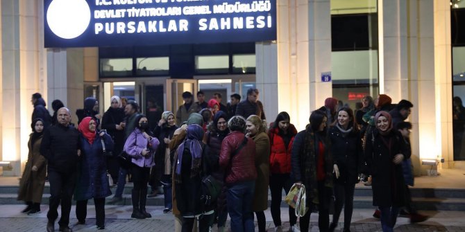 Devlet Tiyatroları Pursaklar Sahnesi'nde ‘‘İzafiyet" oyunu sanatseverlerle buluştu