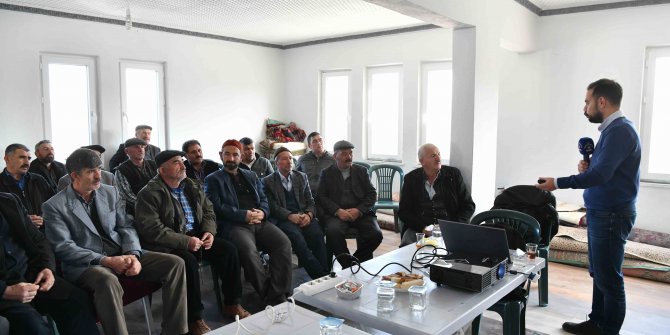 Büyükşehir Belediyesi hayvan besleme eğitimlerinin 10’uncusunu Akyurt’ta Elecik Mahallesi’nde gerçekleştirdi