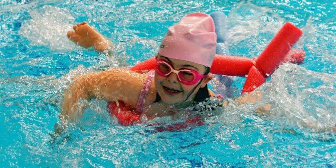 ABB’den yeni proje: Down Sendromlu çocuklara yüzme kursu