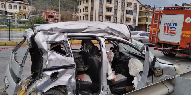 Kocaeli’nde feci kaza: 2 ölü 1 yaralı