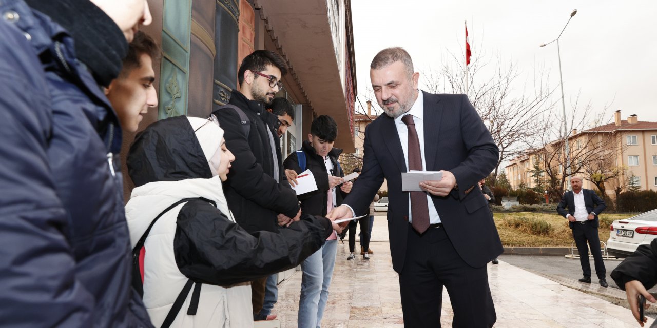 Belediye Başkanı Ercan, Millet Kıraathanelerini tek tek gezdi: Dijital Eğitim Modülü dağıttı