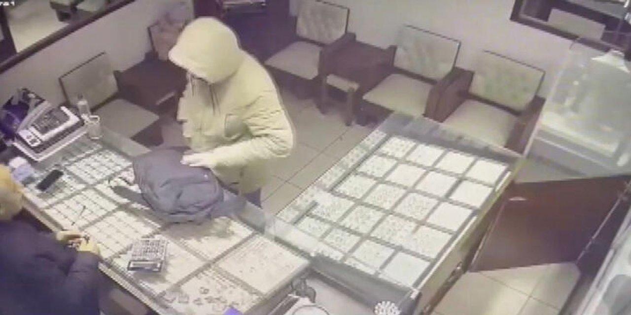 Oyuncak silahla kuyumcu soymaya çalıştı