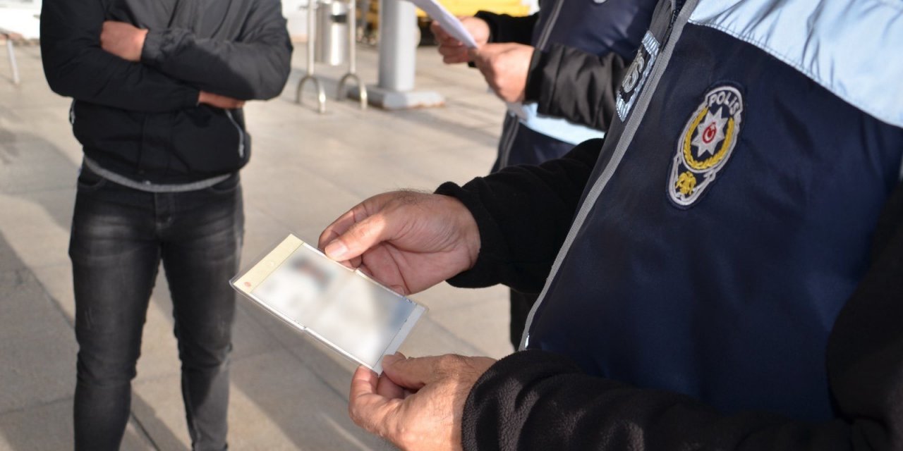 Bir haftalık göçmen bilançosu: 3 bin 222 göçmen sınır dışı edildi