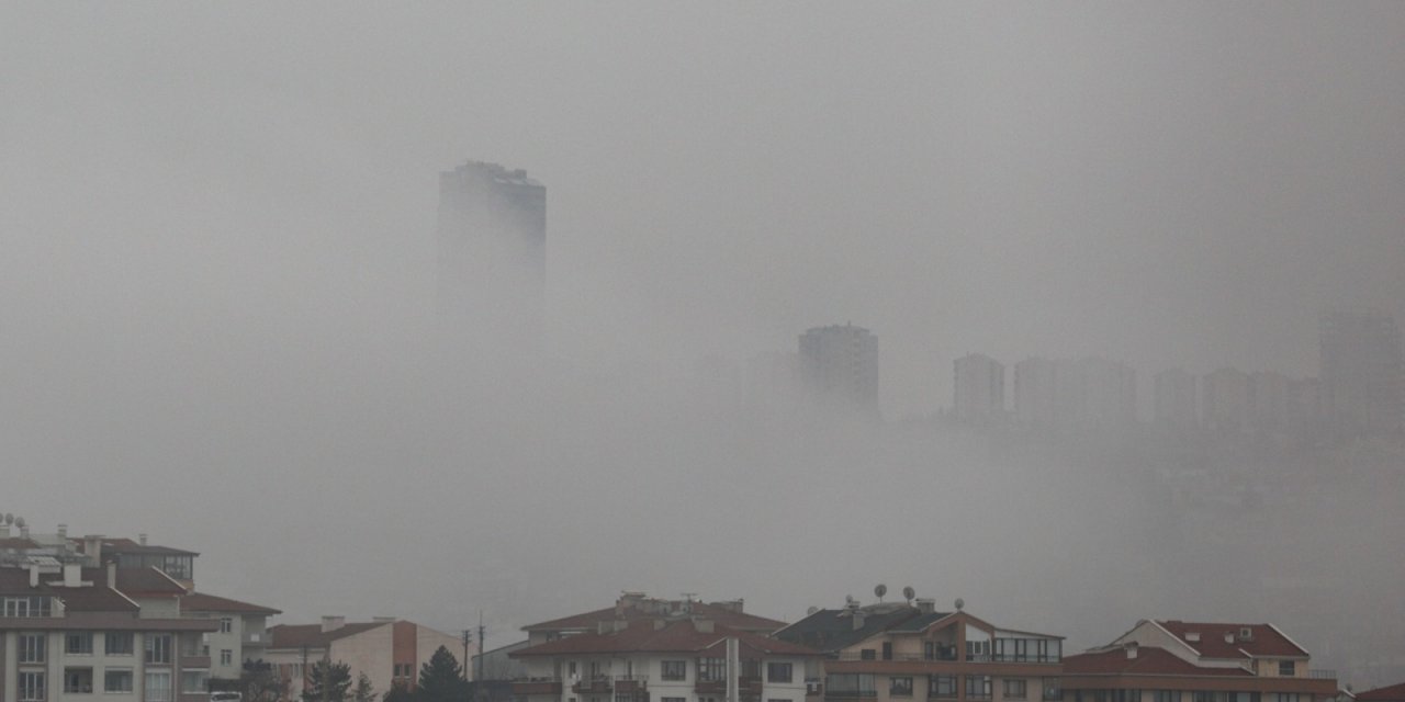 Başkentte gece başlayan sis sabah saatlerine kadar sürdü