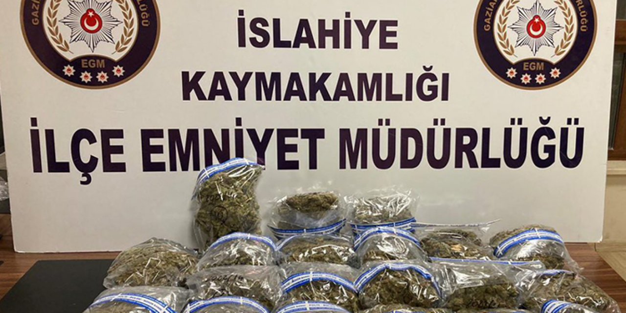 Trendeki 2 yolcunun valizlerinden 10 kilo uyuşturucu çıktı