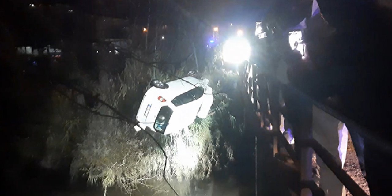 Aracıyla dereye uçan sürücü hayatını kaybetti