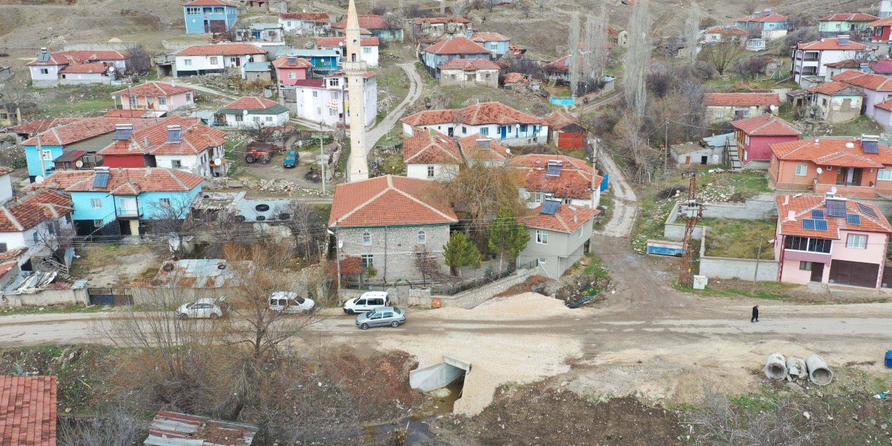 Büyükşehir Belediyesi Menfez ve Dere Geçiş Köprüsü çalışmalarını sürdürüyor