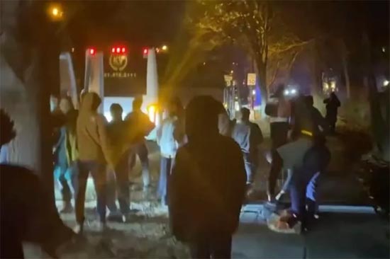 ABD'de "Göçmen" krizi: ABD Başkan Yardımcısı Kamala Harris'in evinin önüne bırakıp gittiler