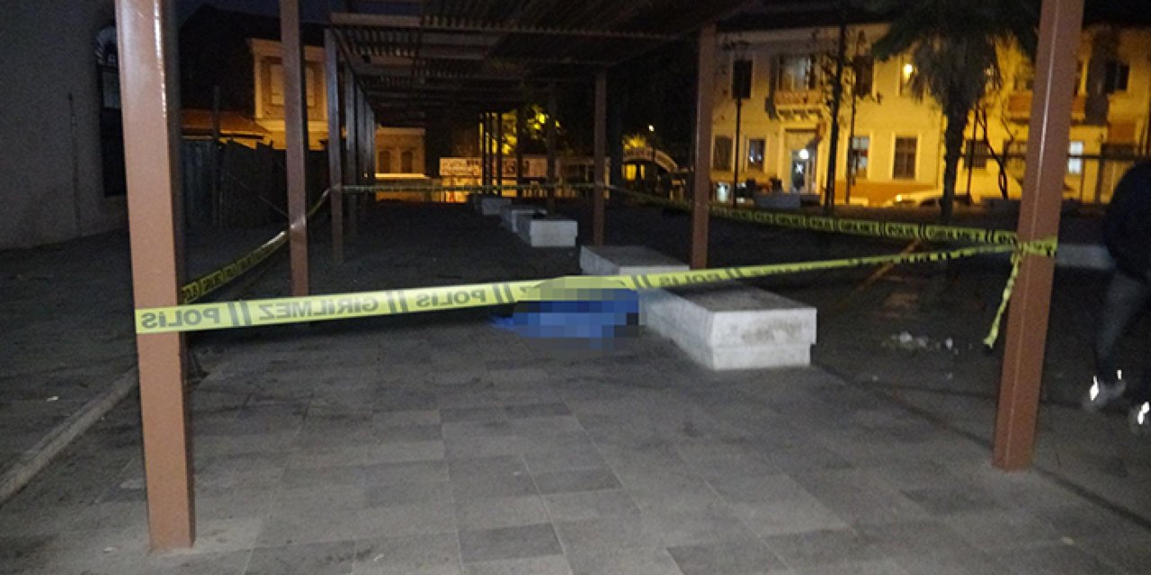 Evsiz adam ölü bulundu