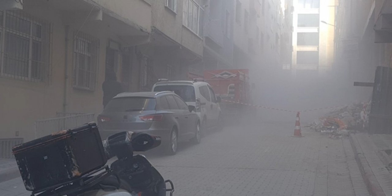 İstanbul’da bina yıkımında mahalle toz içinde kaldı