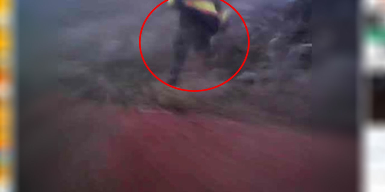 Bartın’da kaza anı araç kamerasınca kaydedildi: Yol kenarındaki kişi kıl payı kurtuldu