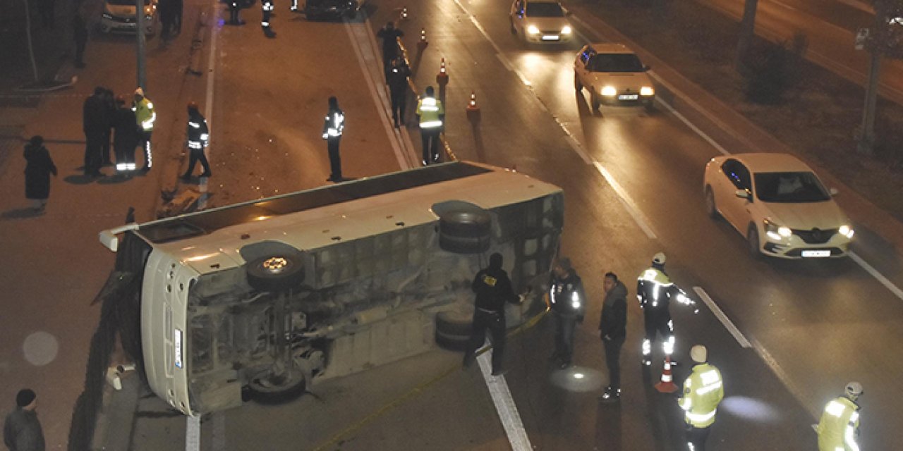 Konya’da işçi servisi ve otomobil çarpıştı