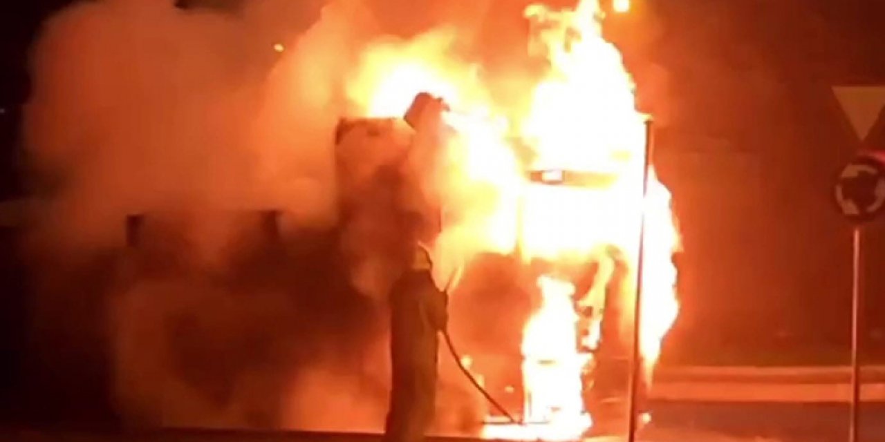 İstanbul’da kamyon alev alev yandı