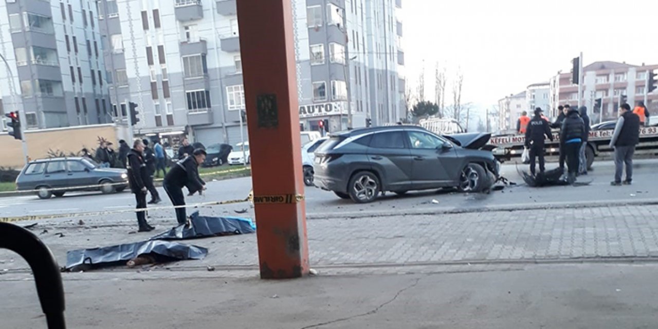 Duran otomobile cip çarptı: Baba ve oğul öldü