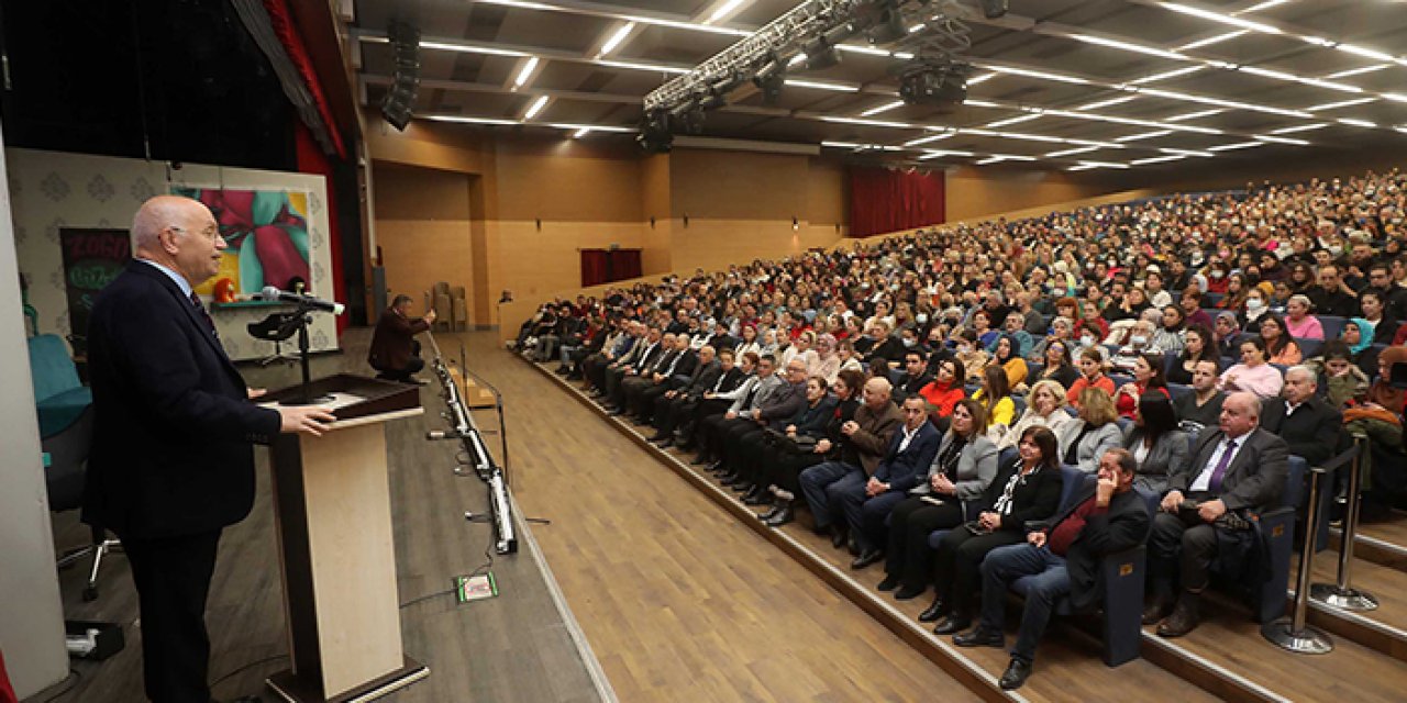 Yenimahalle’de “Zorla Güzellik Olmaz” seyirciyle buluştu