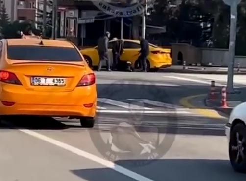 Ankara'da taksicilerin bir genci tekme tokat dövdüğü anlar böyle görüntülendi