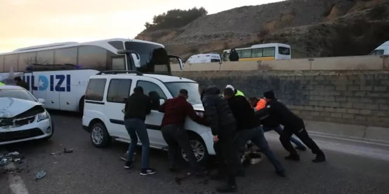 Tokat'ta 5 aracın karıştığı zincirleme kaza: Yaralılar var