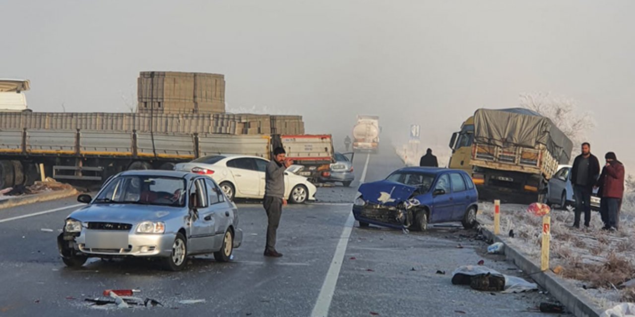 Kırşehir’de 12 aracın karıştığı zincirleme kaza: 2 ölü