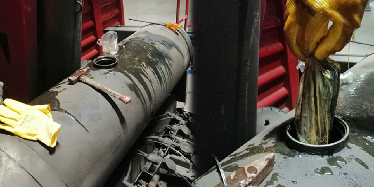 Yağ deposu ve yedek lastikten 132 cep telefonu çıktı