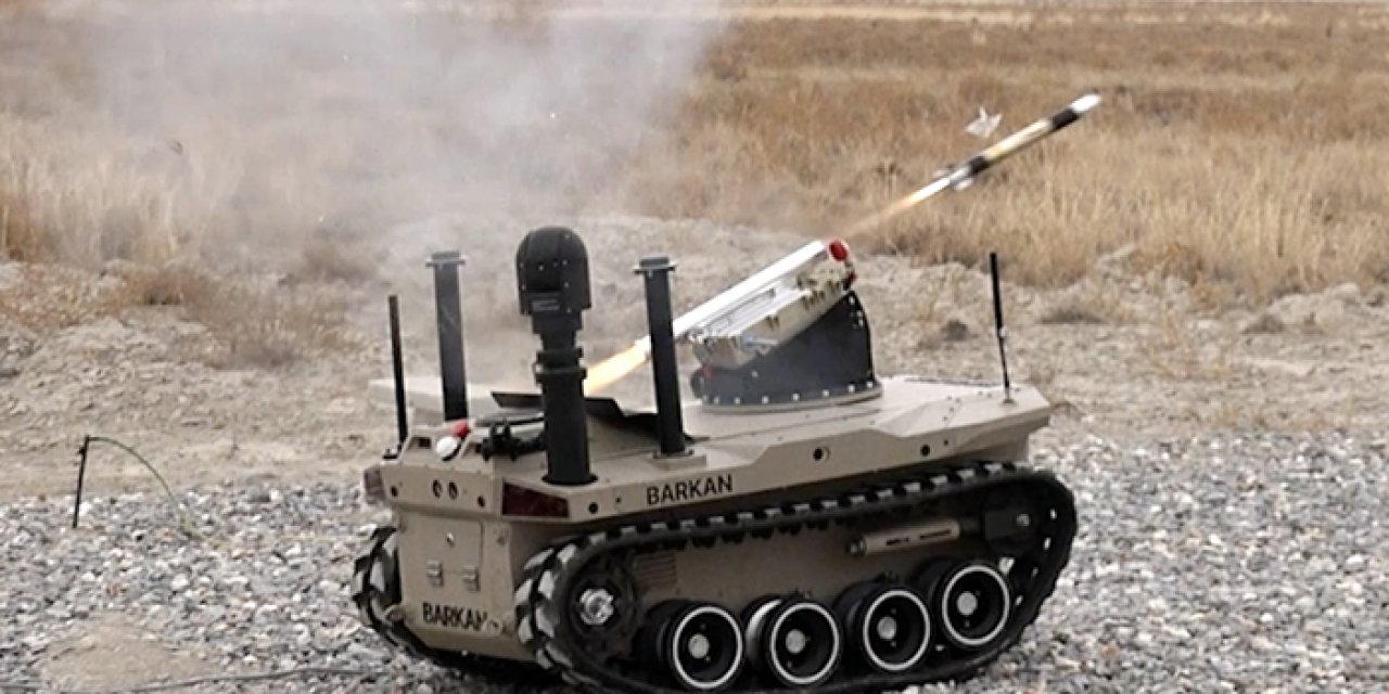 Türk yapımı robot asker füze attı