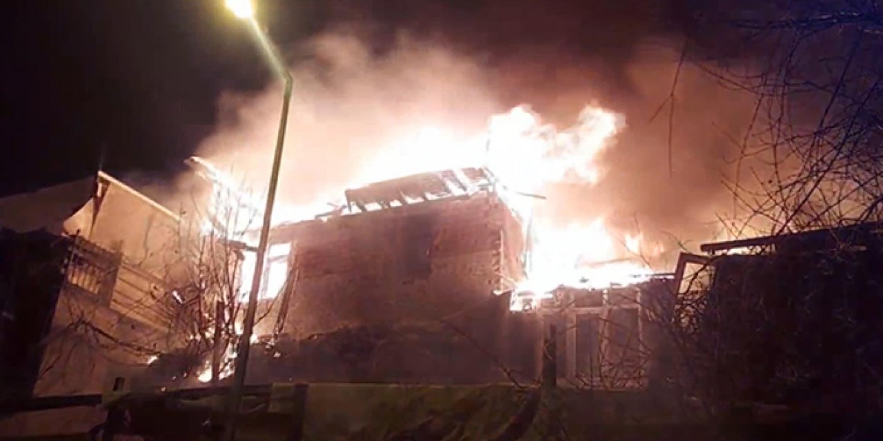 İstanbul’da yanan 3 gecekondu kullanılamaz hale geldi