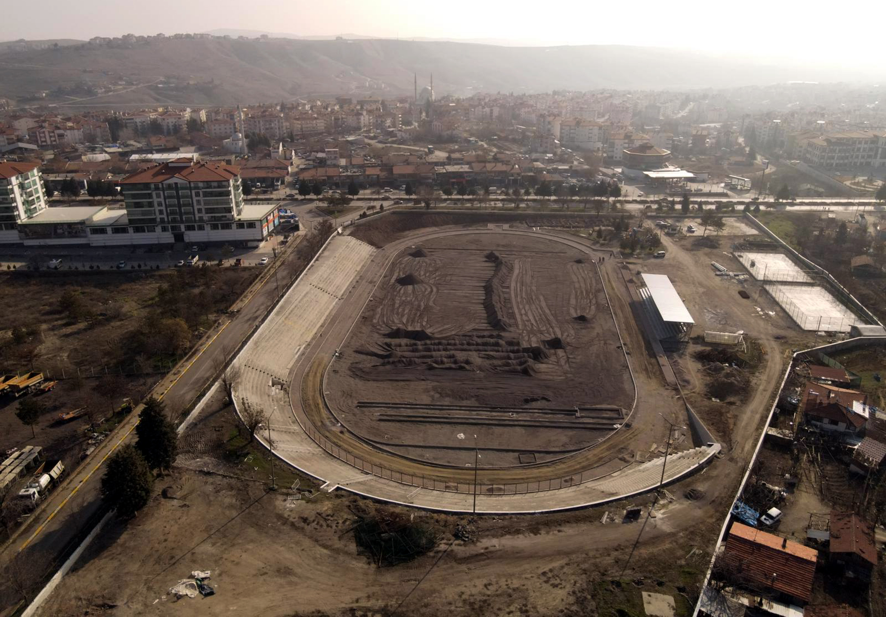 Beypazarı Şehir Stadı yükseliyor; Geceleri de oynanabilecek