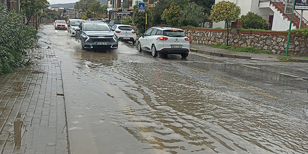 Bodrum’da yollar suyla doldu