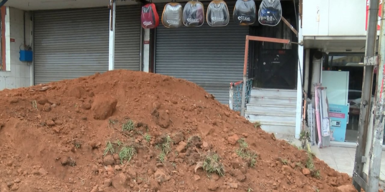 Kiracısını çıkaramayan dükkan sahibi kum döktürdü