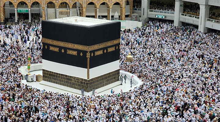 Beypazarı'ndan 80 kişilik umre kafilesi kutsal topraklara uğurlandı