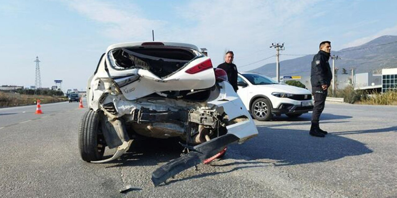 Bursa’da 2 otomobil çarpıştı 2’si çocuk 3 kişi yaralandı