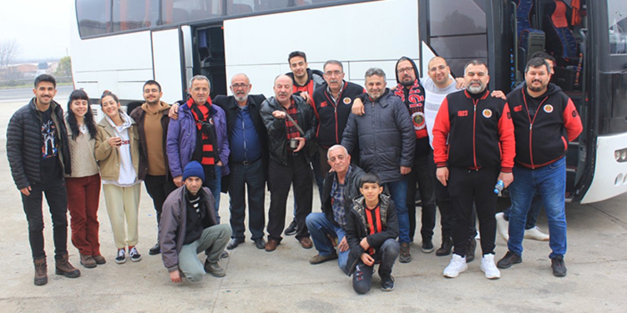 Gençlerbirliği taraftarı takımını İzmir’de yalnız bırakmadı
