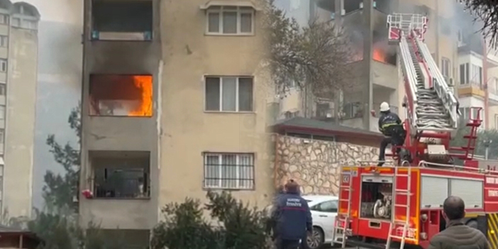 Hatay’da 6 katlı apartmanın 3’üncü katında yangın