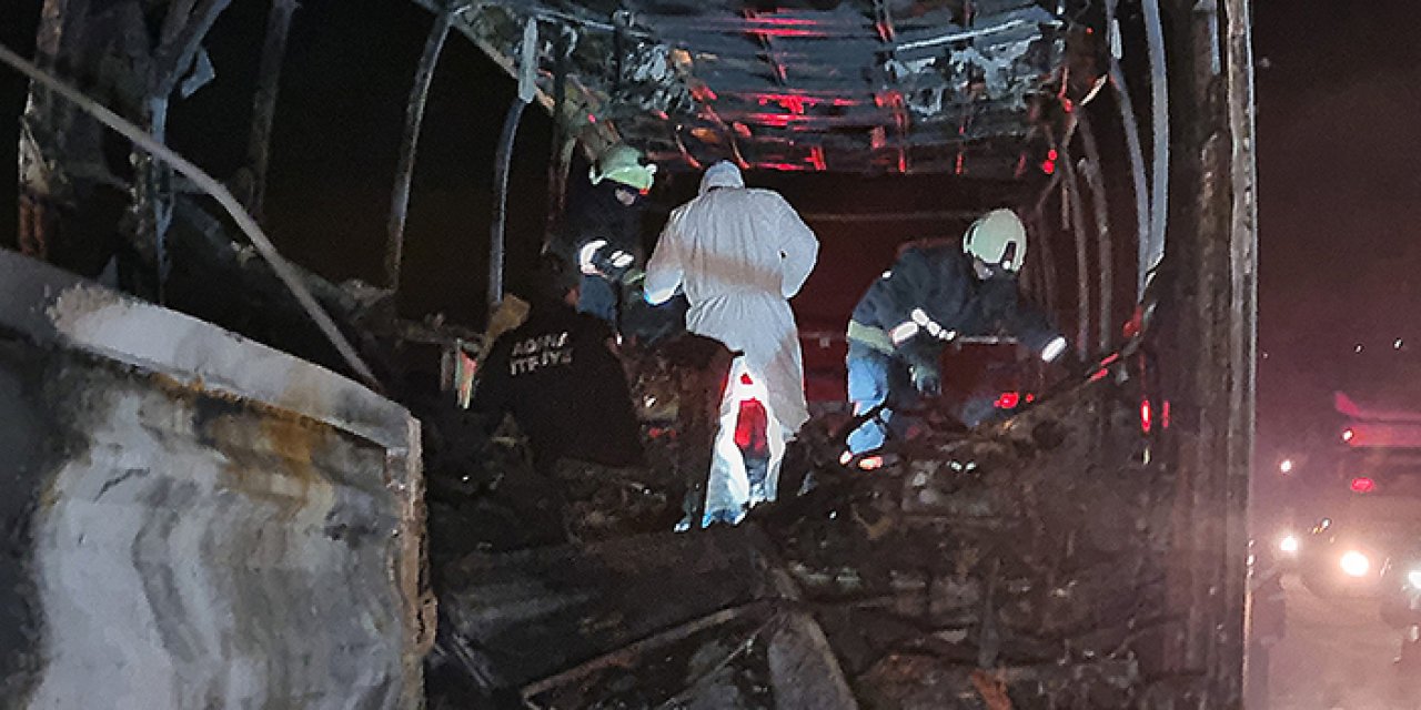 Mersin’de otobüs TIR’a çarptı: 3 ölü