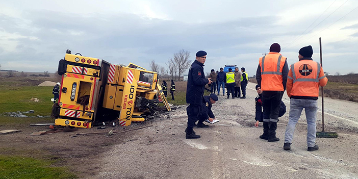 Tekirdağ’da vinçli kamyonun devrilmesi sonucu 1 kişi hayatını kaybetti