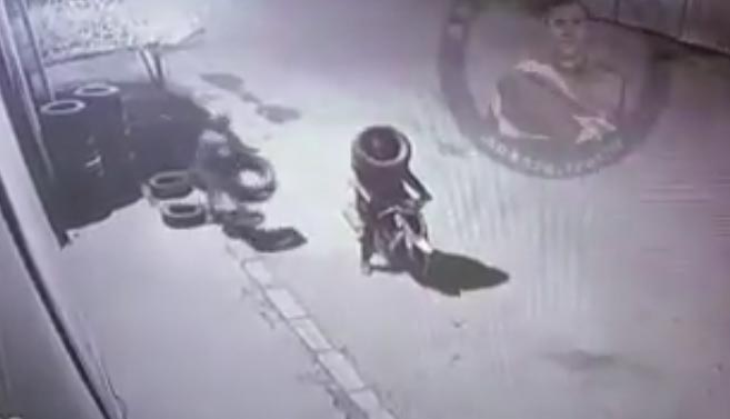 Ankara'da motosikletli lastik hırsızları güvenlik kamerasına yakalandı