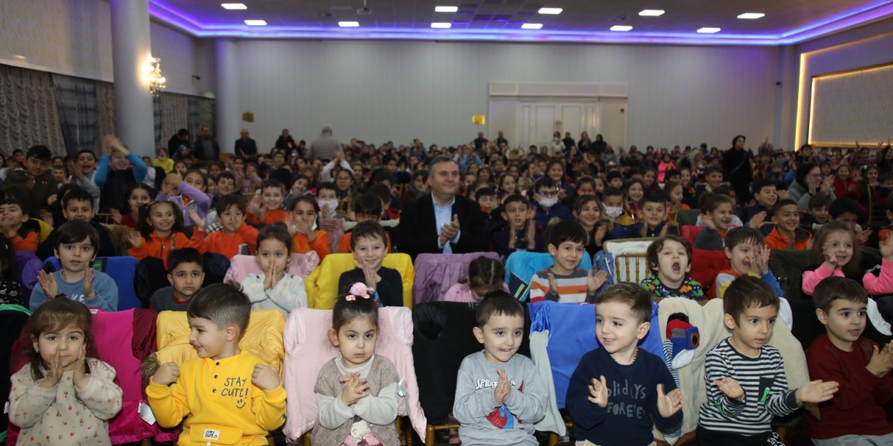 Çubuk Belediyesi'nden öğrencilere karne hediyesi