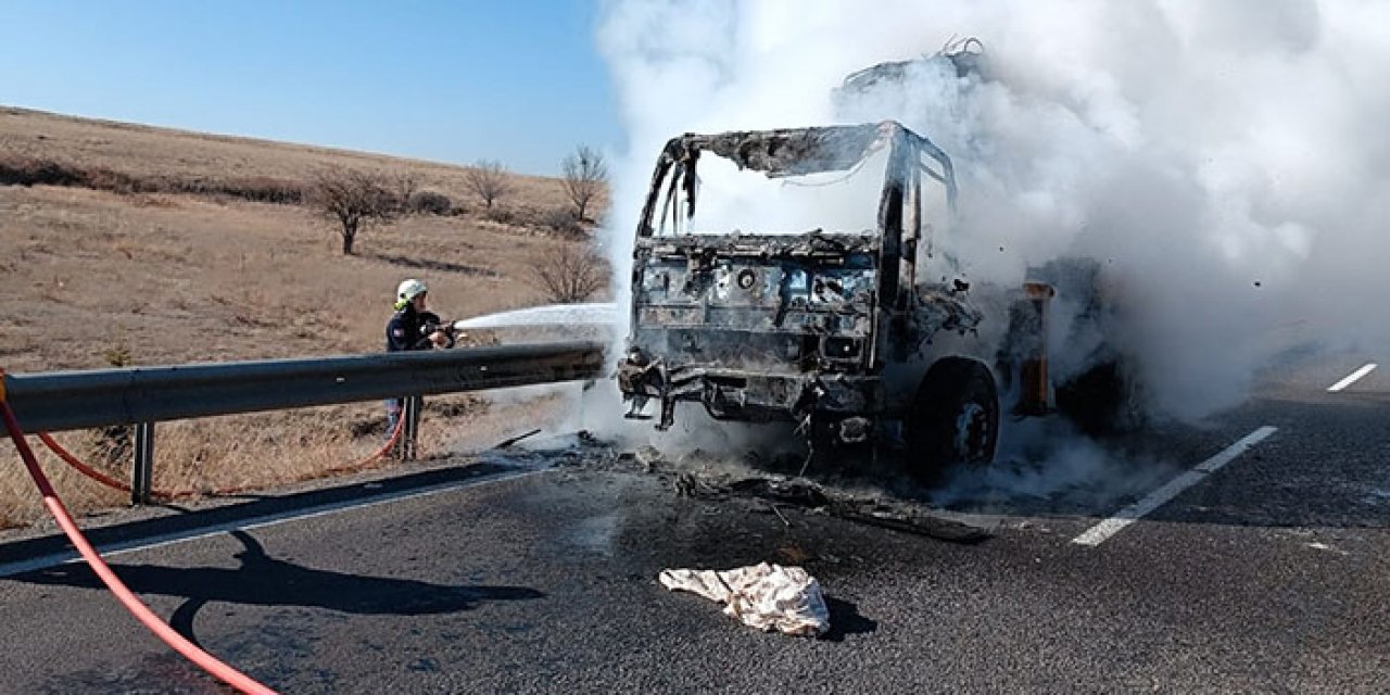 İş makinesi seyir halindeyken yandı