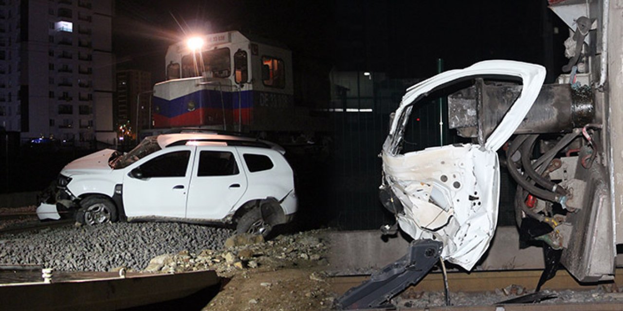 Otomobile hemzemin geçitte yük treni çarptı: 4 yaralı