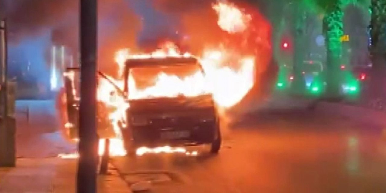 İstanbul’da hafif ticari araç alev topuna döndü